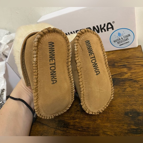 Minnetonka Baby Booties - Picture 4 of 8